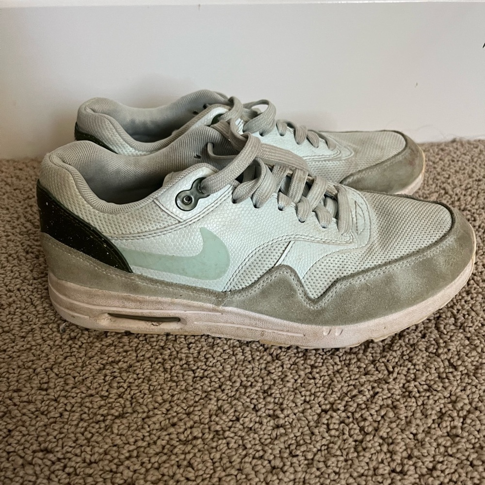 Nike Airs